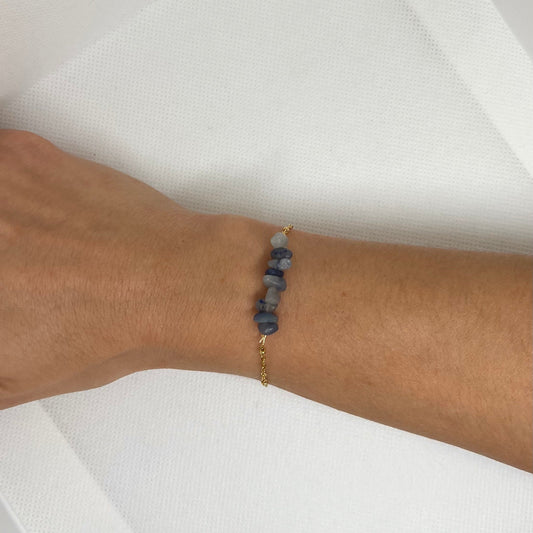 Bracelet chaîne dorée & perles semi-précieuses chips aventurine bleue "Pauline"