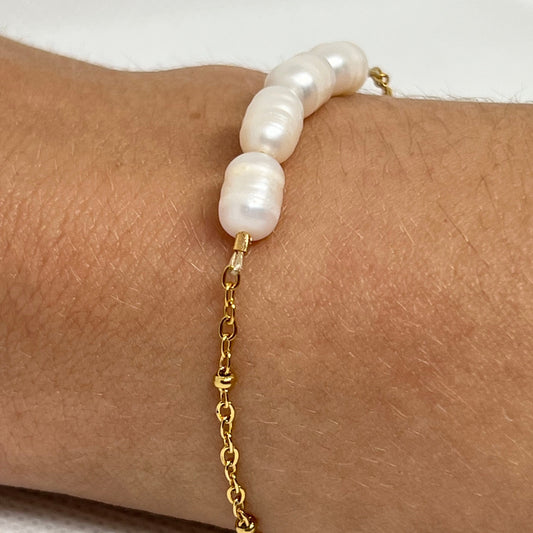 Bracelet chaîne dorée & perles d'eau douce "Bérénice"