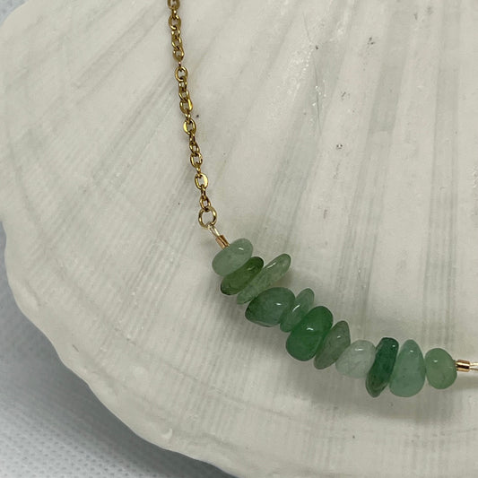 Collier chaîne dorée & perles semi-précieuses chips aventurine vert "Jasmine"