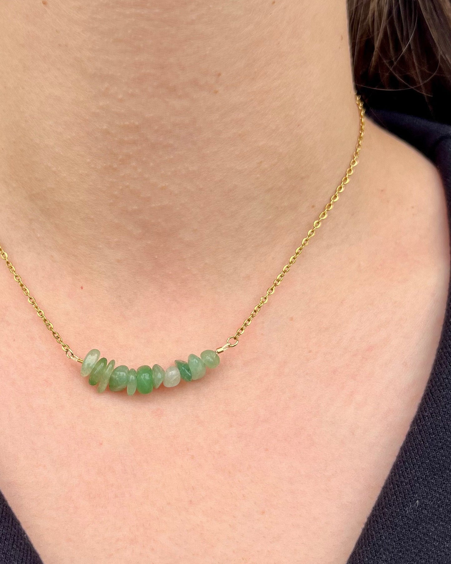 Collier chaîne dorée & perles semi-précieuses chips aventurine vert "Jasmine"