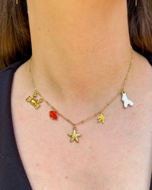 Collier "Coralie" breloques charms, perles & chaîne dorée en acier inoxydable