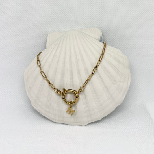 Collier "Marie" chaîne maille dorée, pendentif initiale en acier inoxydable
