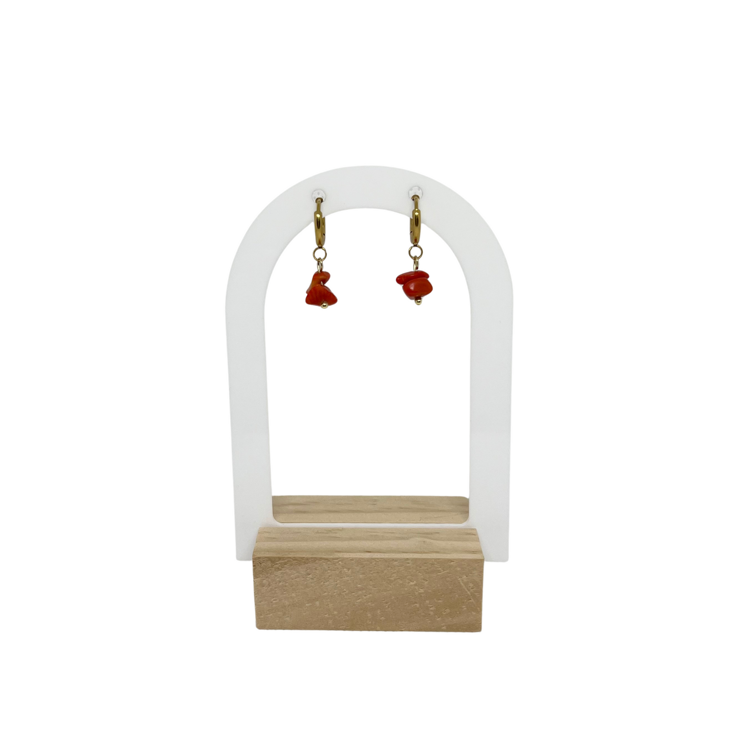 Boucles d'oreilles créoles & perles semi-précieuse chips siam rouge "Agathe"