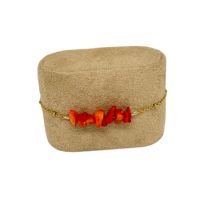Bracelet chaîne dorée & perles semi-précieuses chips siam rouge "Agathe"