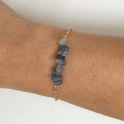 Bracelet chaîne dorée & perles semi-précieuses chips aventurine bleue "Pauline"