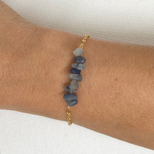 Bracelet chaîne dorée & perles semi-précieuses chips aventurine bleue "Pauline"