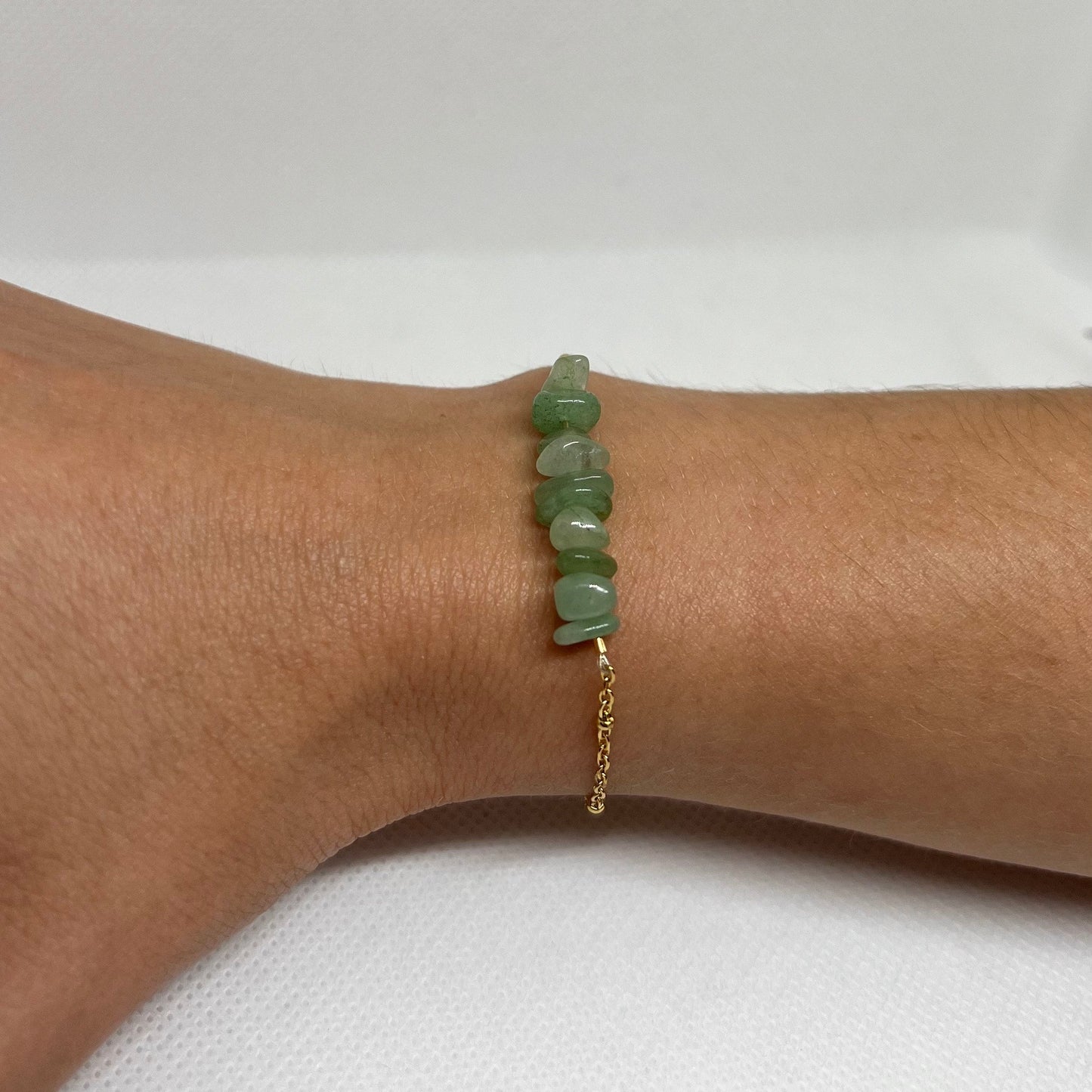 Bracelet chaîne dorée & perles semi-précieuses chips aventurine vert "Jasmine"