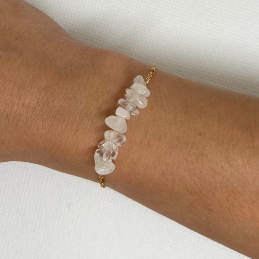 Bracelet chaîne dorée & perles semi-précieuses chips quartz crystal "Apolline"