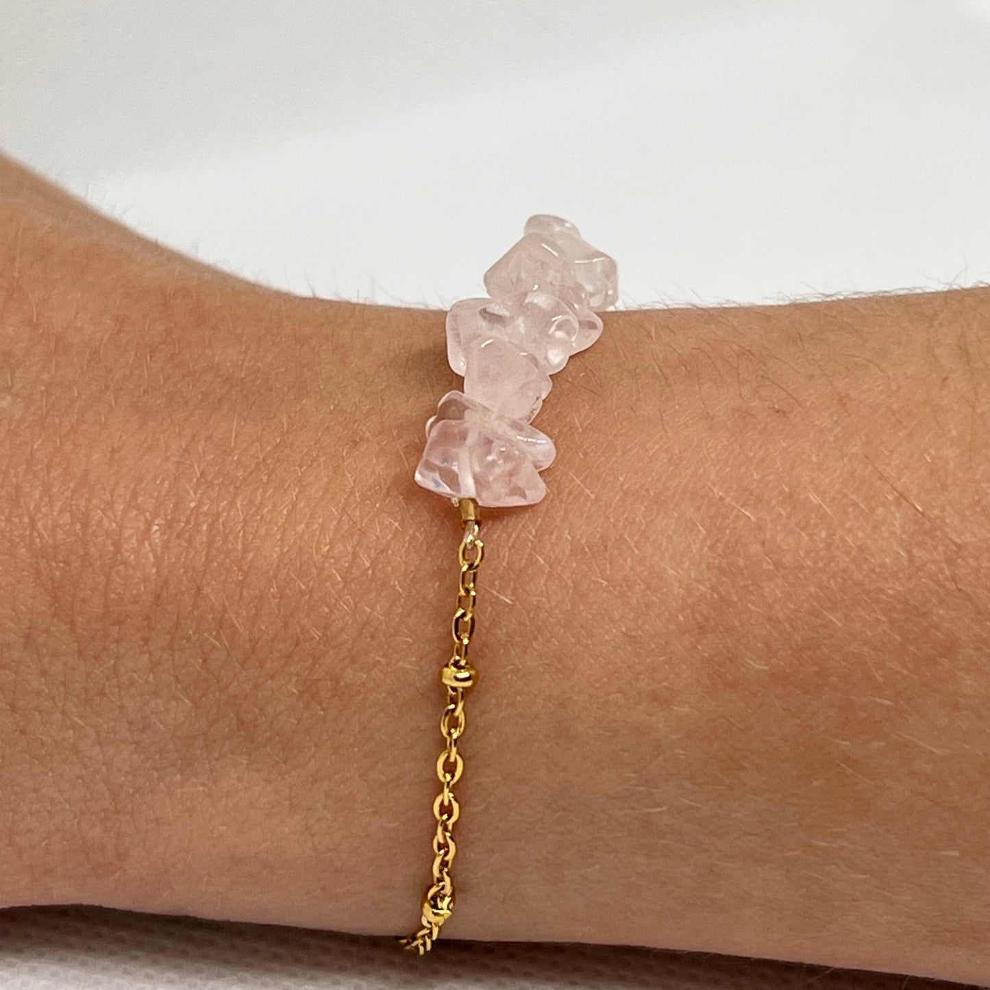Bracelet chaîne dorée & perles semi-précieuses quartz rose "Louna"