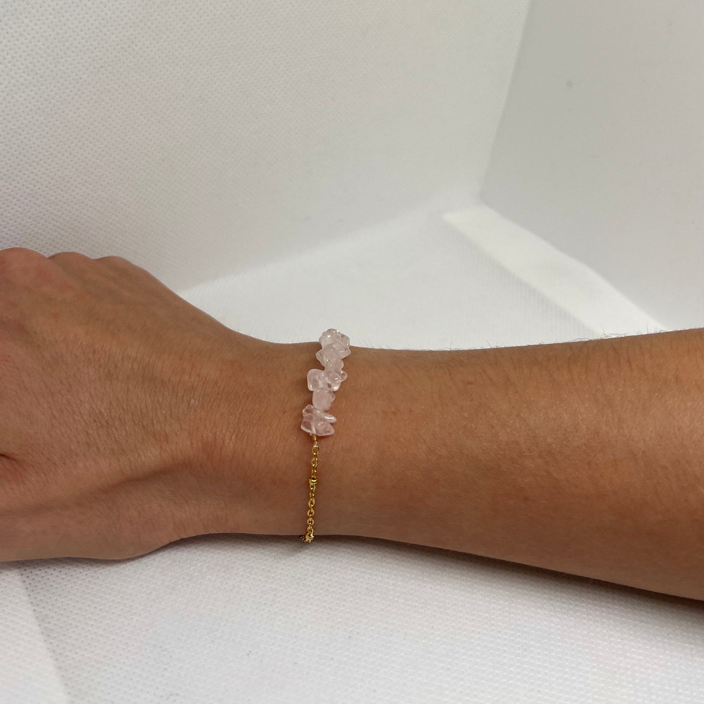 Bracelet chaîne dorée & perles semi-précieuses quartz rose "Louna"