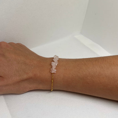 Bracelet chaîne dorée & perles semi-précieuses quartz rose "Louna"