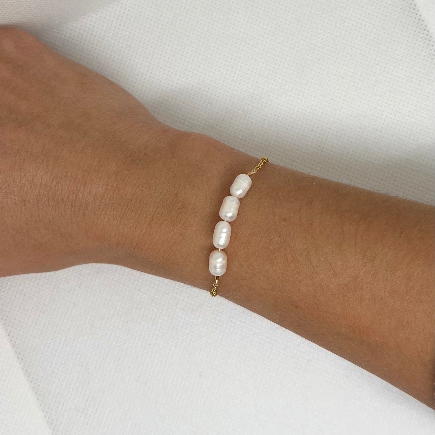 Bracelet chaîne dorée & perles d'eau douce "Bérénice"