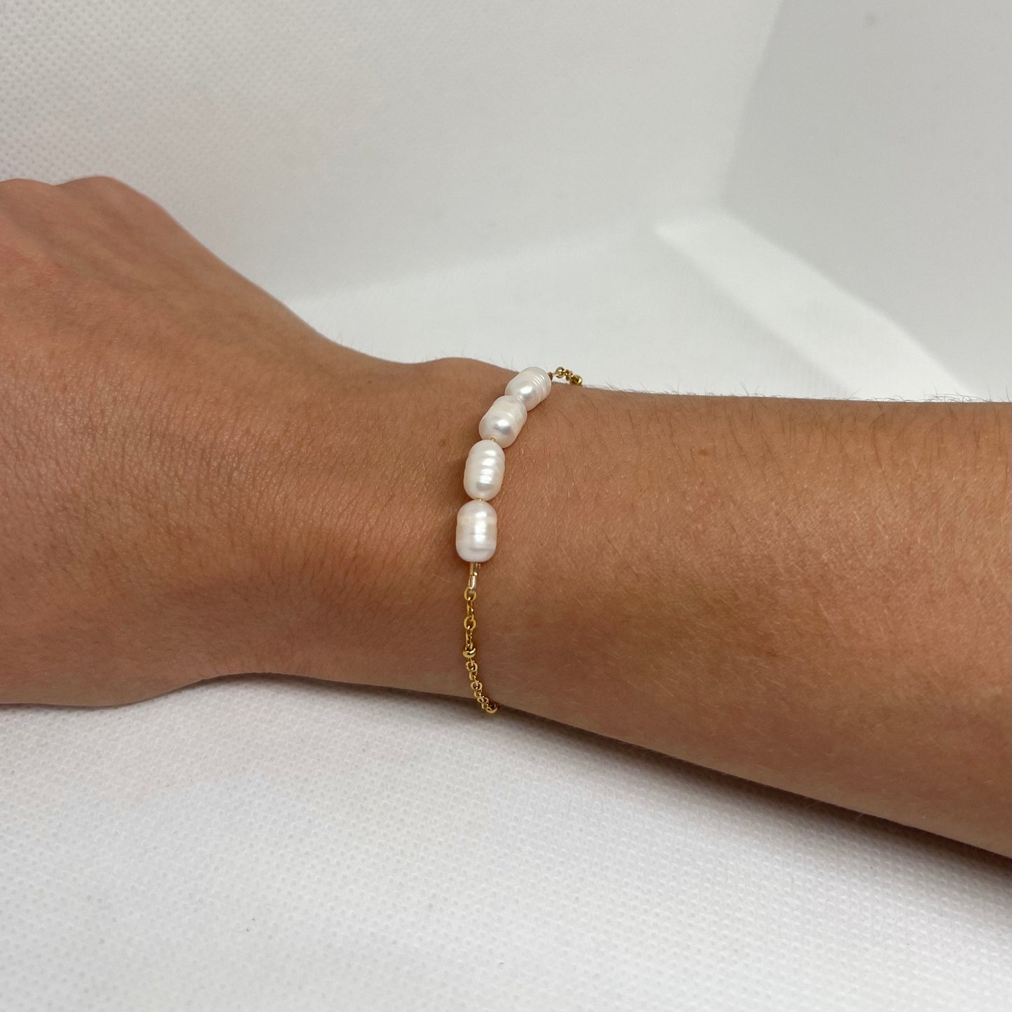 Bracelet chaîne dorée & perles d'eau douce "Bérénice"