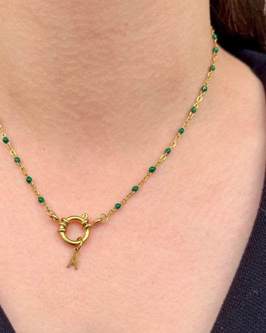 Collier "Agnès" perles & chaîne dorée pendentif initiale en acier inoxydable vert