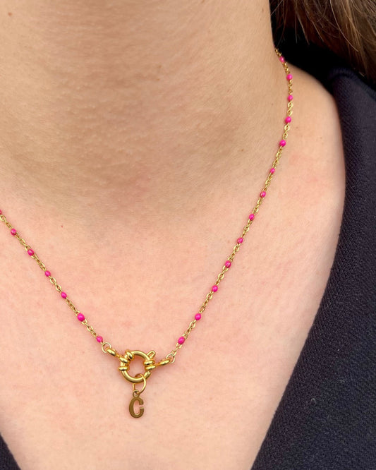 Collier "Charlotte" perles & chaîne dorée mini, pendentif initiale en acier inoxydable rose