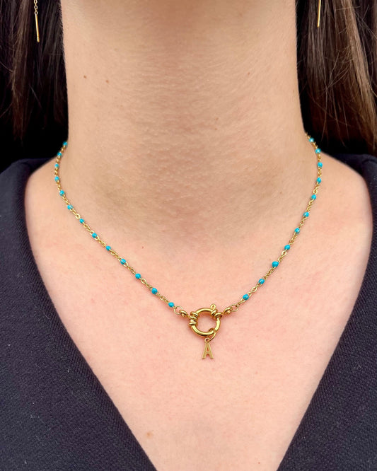 Collier "Agnès" perles & chaîne dorée pendentif initiale en acier inoxydable bleu