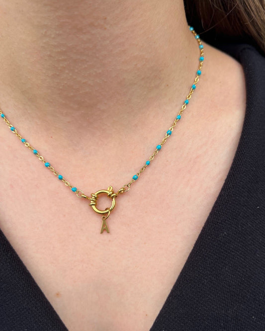 Collier "Agnès" perles & chaîne dorée pendentif initiale en acier inoxydable bleu