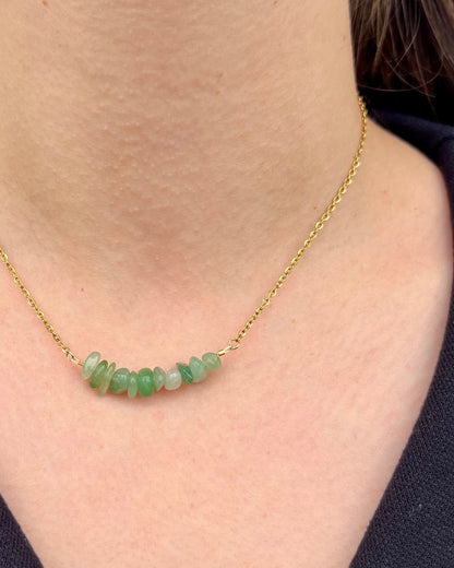 Collier chaîne dorée & perles semi-précieuses chips aventurine vert "Jasmine"