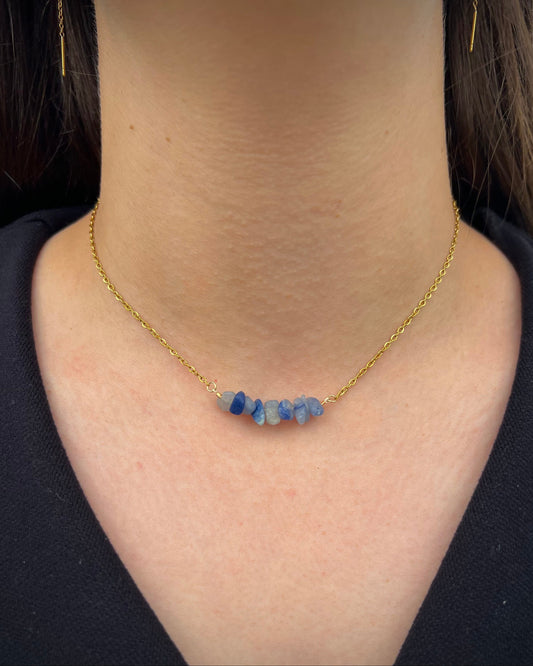 Collier chaîne dorée & perles semi-précieuses chips aventurine bleue "Pauline"