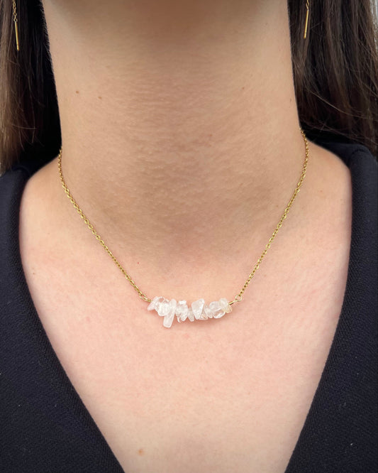 Collier chaîne dorée & perles semi-précieuses chips quartz crystal "Apolline"