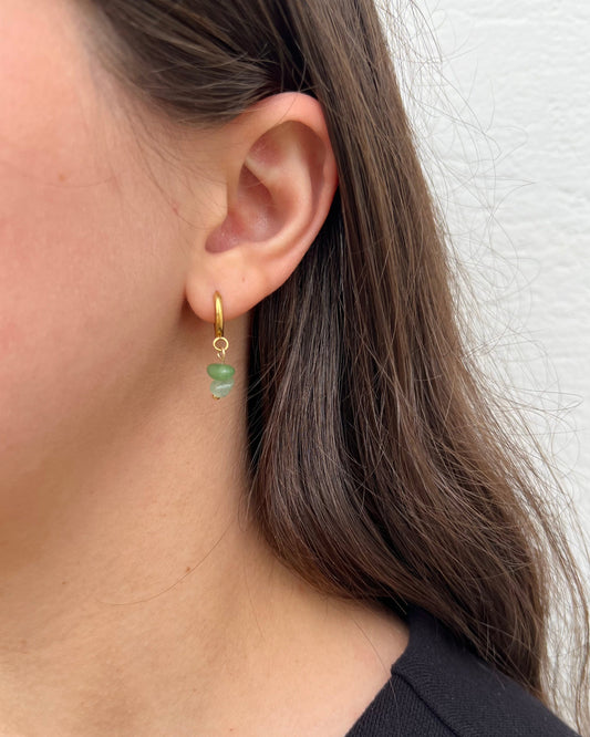 Boucles d'oreilles créoles & perles semi-précieuse chips aventurine vert "Jasmine"