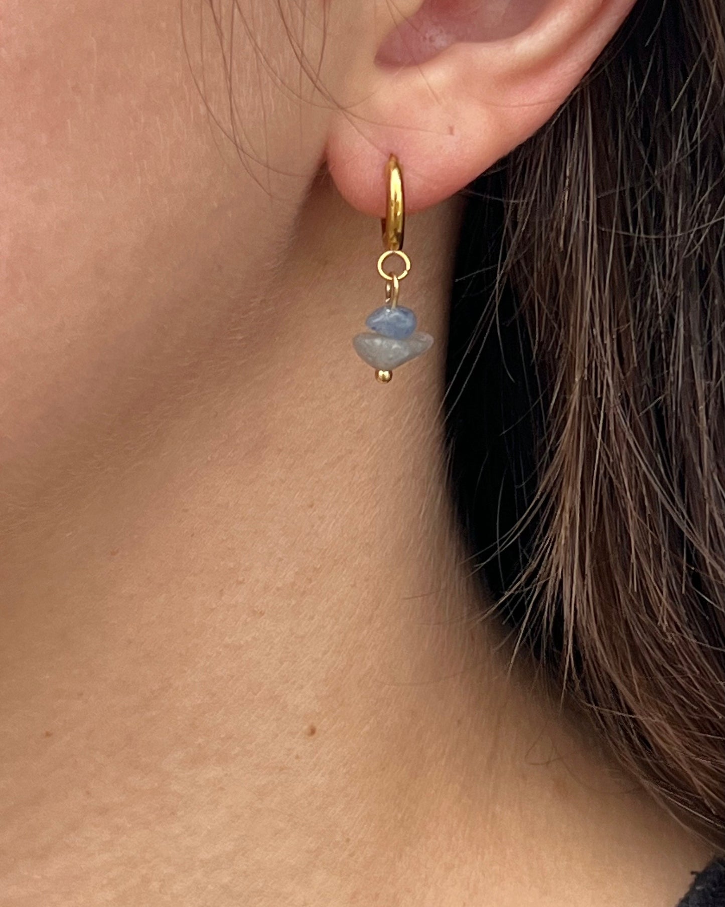 Boucles d'oreilles créoles & perles semi-précieuses chips aventurine bleue "Pauline"