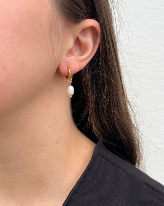 Boucles d'oreilles créoles & perles d'eau douce "Bérénice"