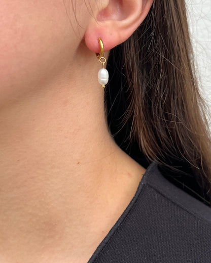 Boucles d'oreilles créoles & perles d'eau douce "Bérénice"