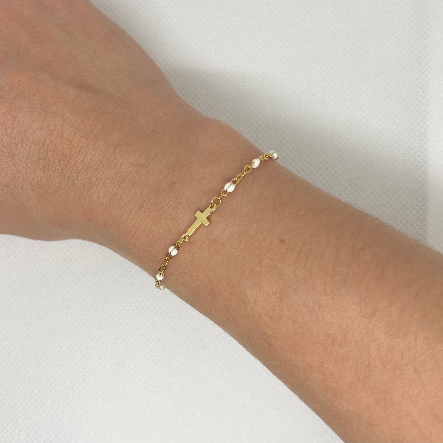 Bracelet Croix "Gabrielle" chaîne dorée & perles en acier inoxydable