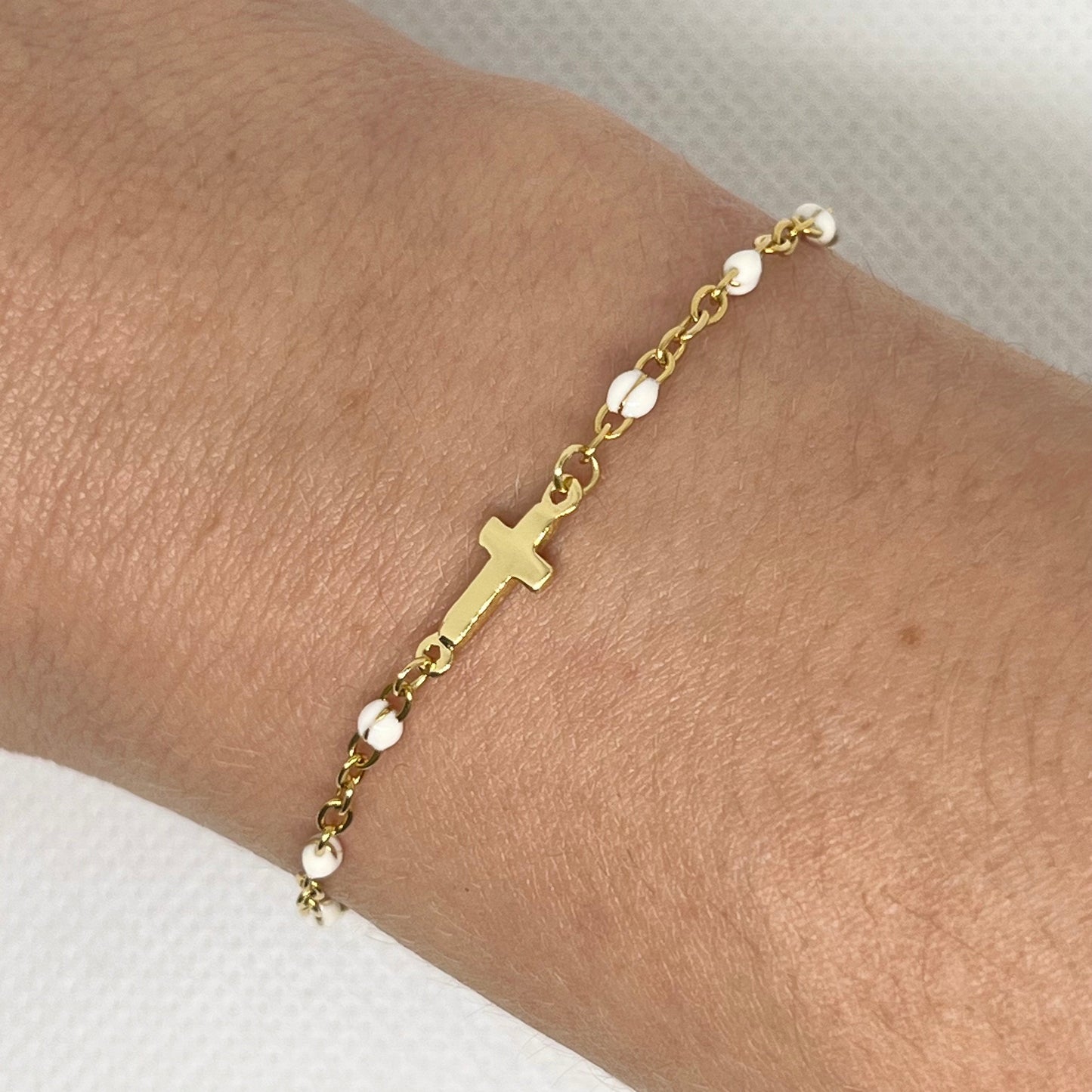 Bracelet Croix "Gabrielle" chaîne dorée & perles en acier inoxydable