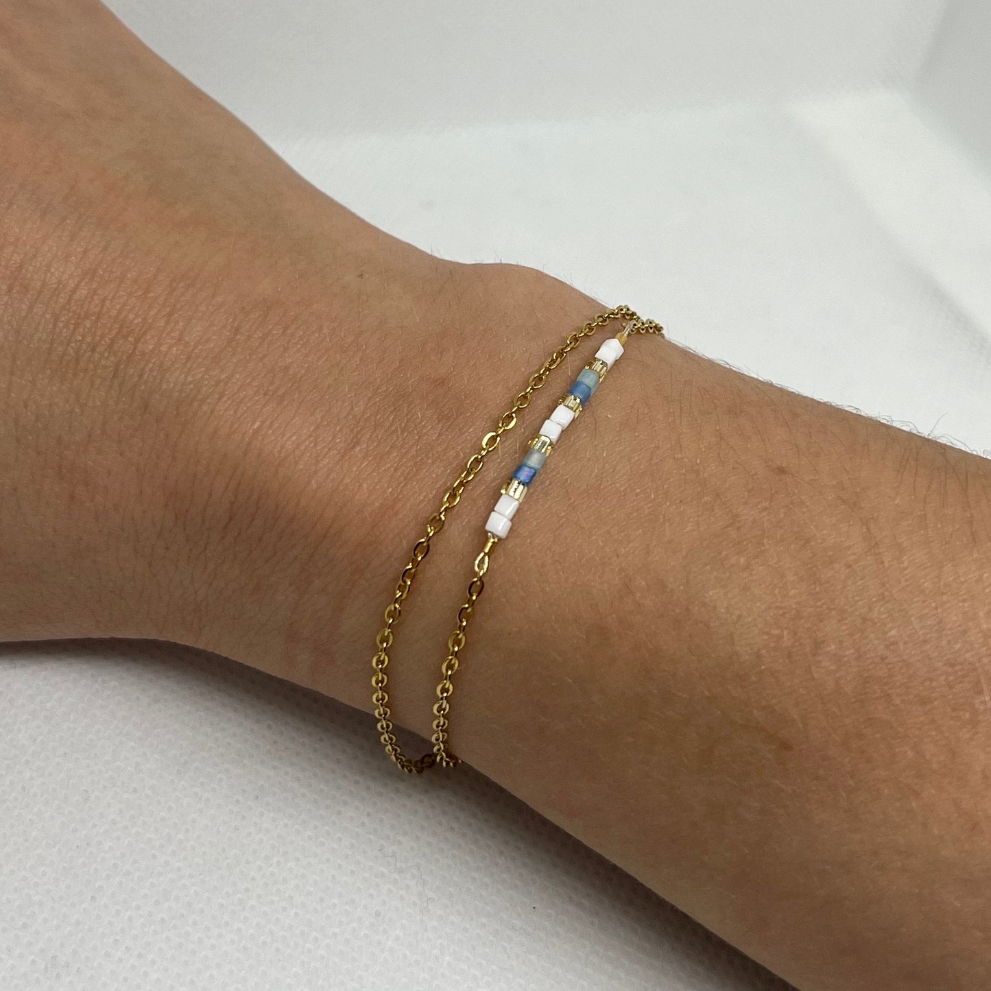 Bracelet "Mia" - Chaîne dorée double & perles de verre