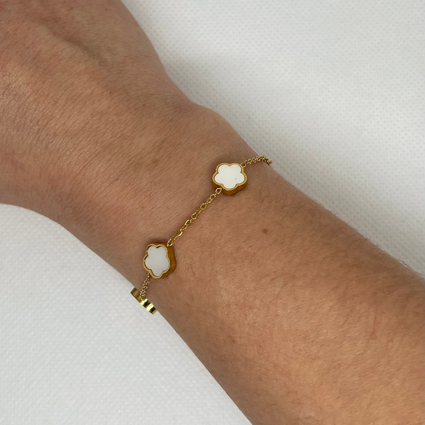 Bracelet trèfle blanc "Estelle" chaîne dorée acier inoxydable