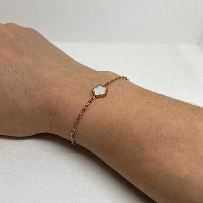 Bracelet trèfle blanc "Sarah" chaîne dorée acier inoxydable