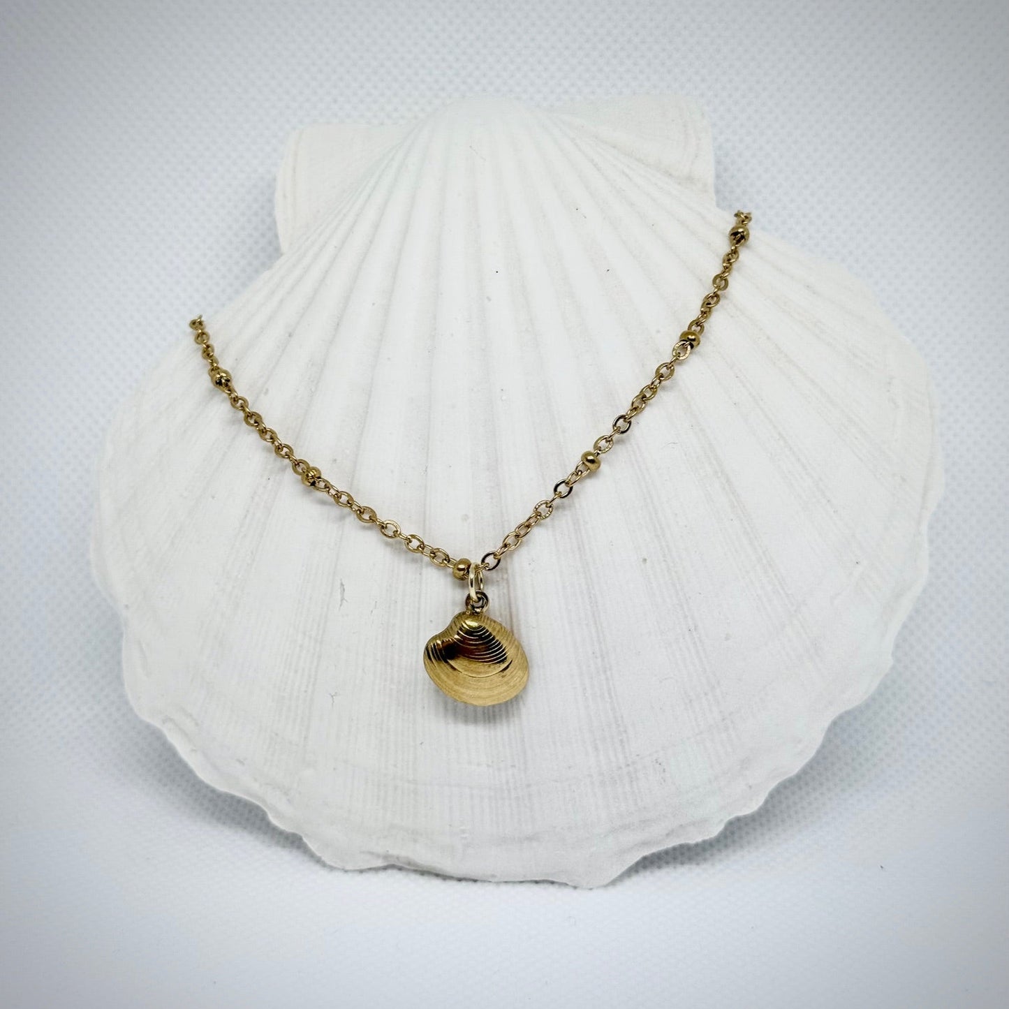 Collier "Summer" chaîne dorée, pendentif variation en acier inoxydable