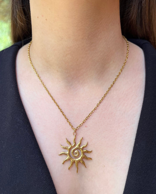 Collier "Sun" chaîne dorée, pendentif soleil en acier inoxydable