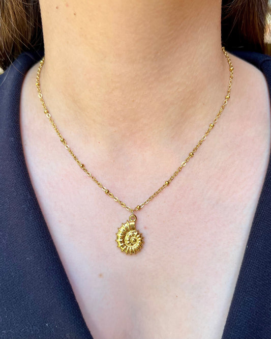 Collier "Summer" chaîne dorée, pendentif variation en acier inoxydable