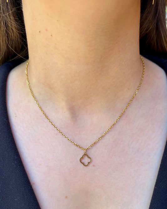 Collier "Chance" chaîne dorée, pendentif trèfle en acier inoxydable