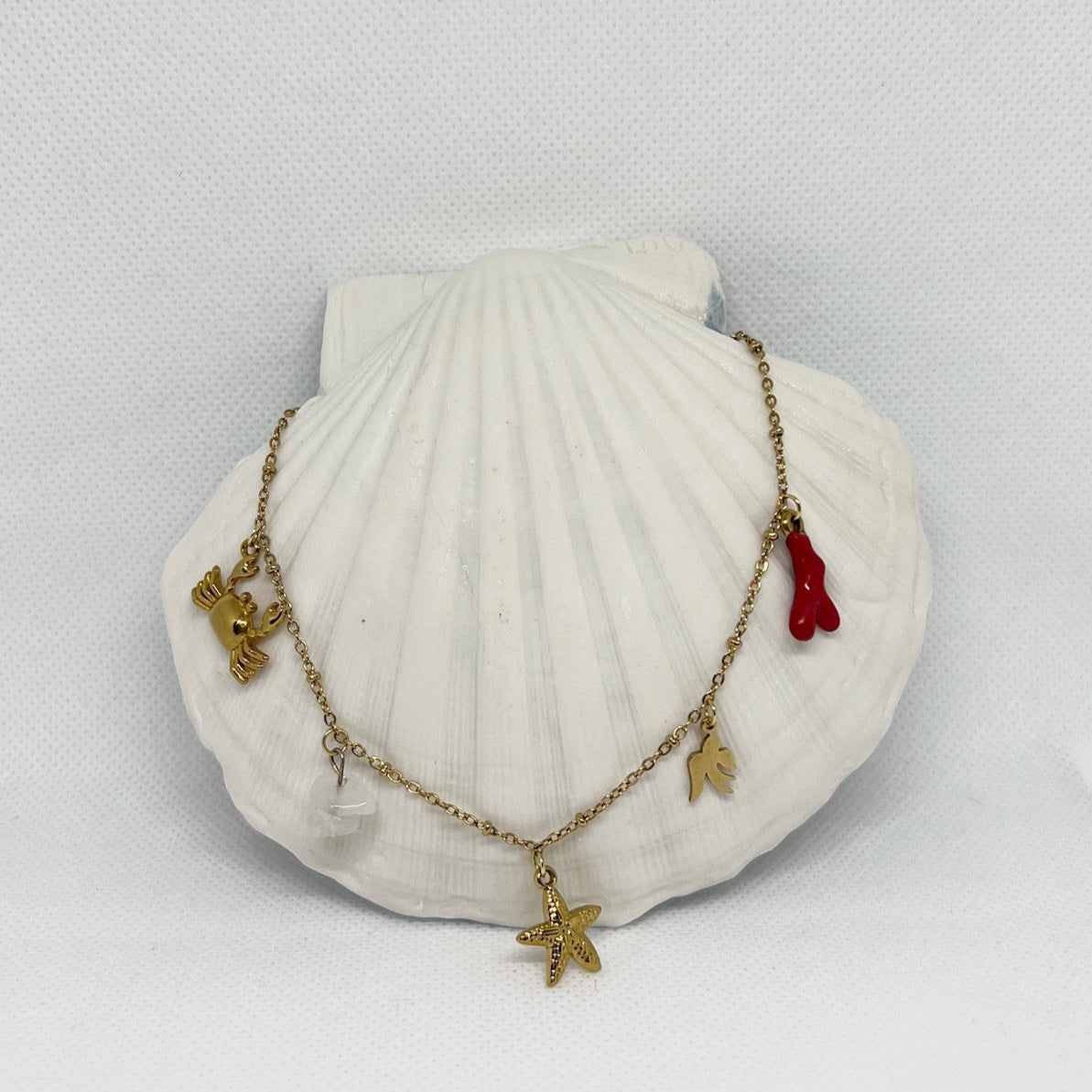 Collier "Coralie" breloques charms, perles & chaîne dorée en acier inoxydable