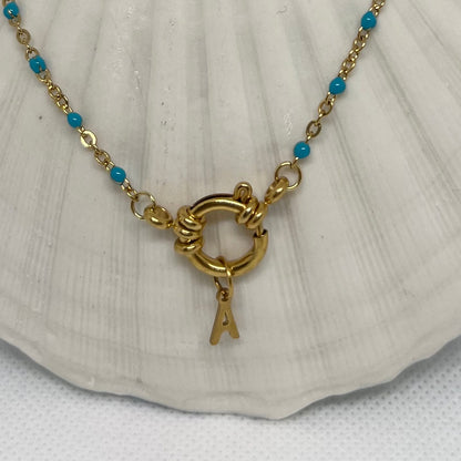 Collier "Agnès" perles & chaîne dorée pendentif initiale en acier inoxydable bleu