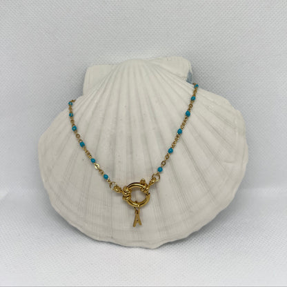 Collier "Agnès" perles & chaîne dorée pendentif initiale en acier inoxydable bleu