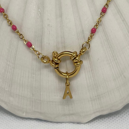 Collier "Agnès" perles & chaîne dorée pendentif initiale en acier inoxydable rose