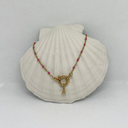 Collier "Agnès" perles & chaîne dorée pendentif initiale en acier inoxydable rose
